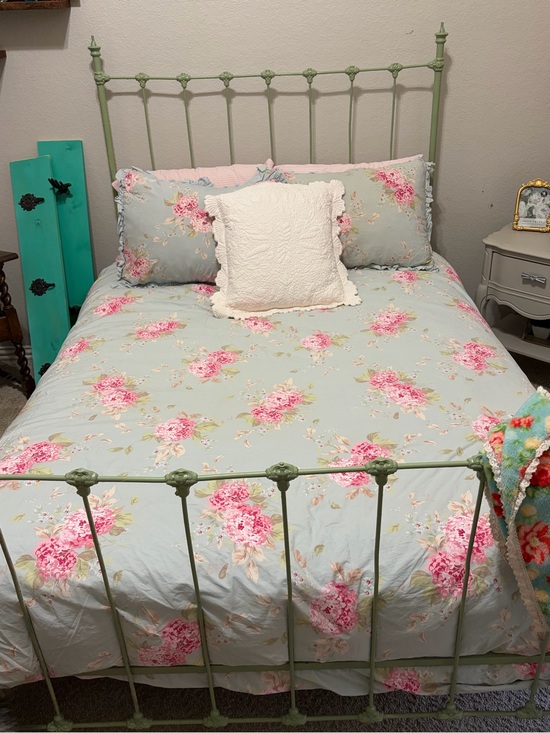 Simply Shabby Chic Other - Shabby Chic Queen Floral Pastel Duvet Set - Light Blue and Pink- MAKE AN OFFER🩷